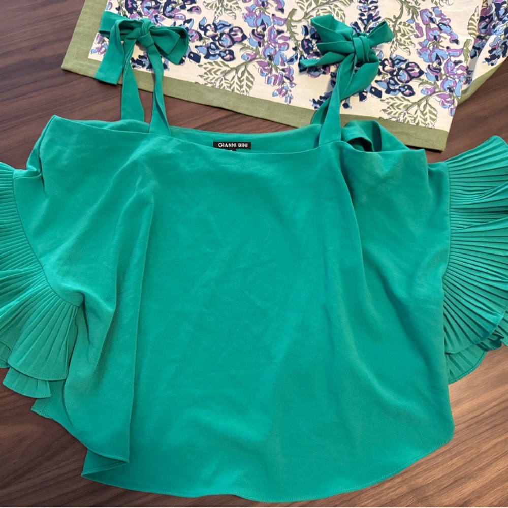 Gianni Bini Green Ruffled Tie Strap Top
